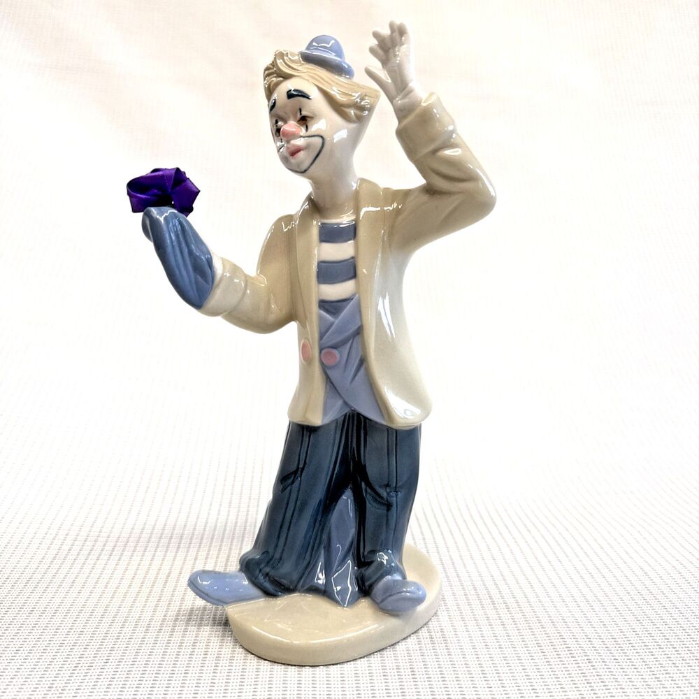 Vintage 1993 Mexican Porcelain Clown Figurine w/ Flower -  Porcelana De Cuernava